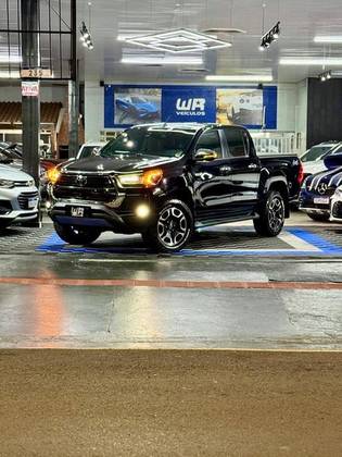 TOYOTA HILUX 2.8 D-4D TURBO DIESEL CD SRX 4X4 AUTOMÁTICO TOYOTA HILUX 2.8 D-4D TURBO DIESEL CD SRX 4X4 AUTOMÁTICO